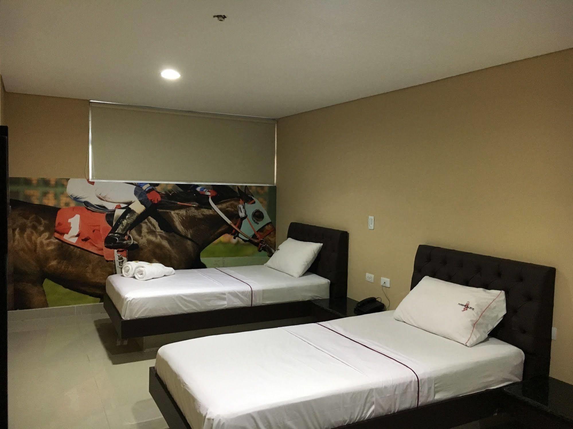 3H Hotel Centro Historico Medellin Bagian luar foto